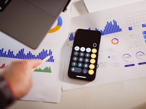 Радио «Коммерсантъ»: Сотрудники снижают ожидания от праздничных бонусов