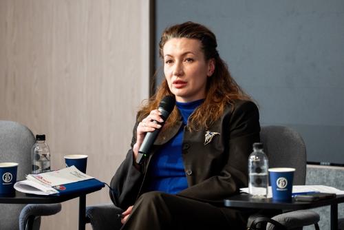 Коммерсантъ: Антикризисный пиар, массовый подбор персонала и его удержание