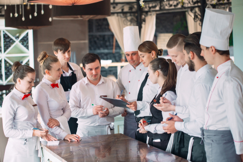 Предоставление персонала для отелей: как работает мобильная бригада